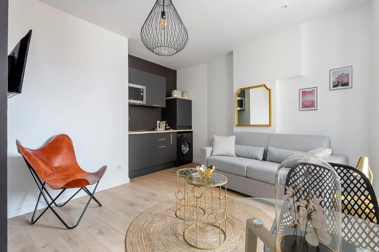 Tres Beau Studio - Lyon 3 شقة